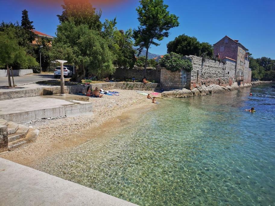 Apartment Simply Rodin Kastela Exterior photo